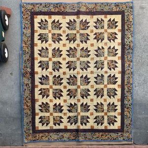 Vintage 80s quilt, machine stitched quilting, used good condition